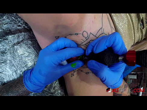 ❤️ Sully Savage, une chaudasse extrêmement tatouée, s'est fait tatouer le clitoris. ❤ Vidéo de porno at fr.xxxgr.ru